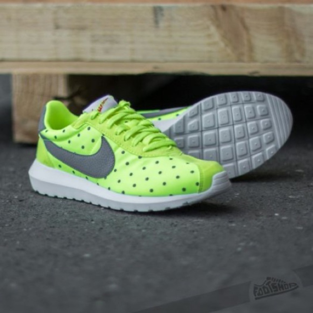 Nike Volt Poka Dot Roshe - Picture 3 of 5
